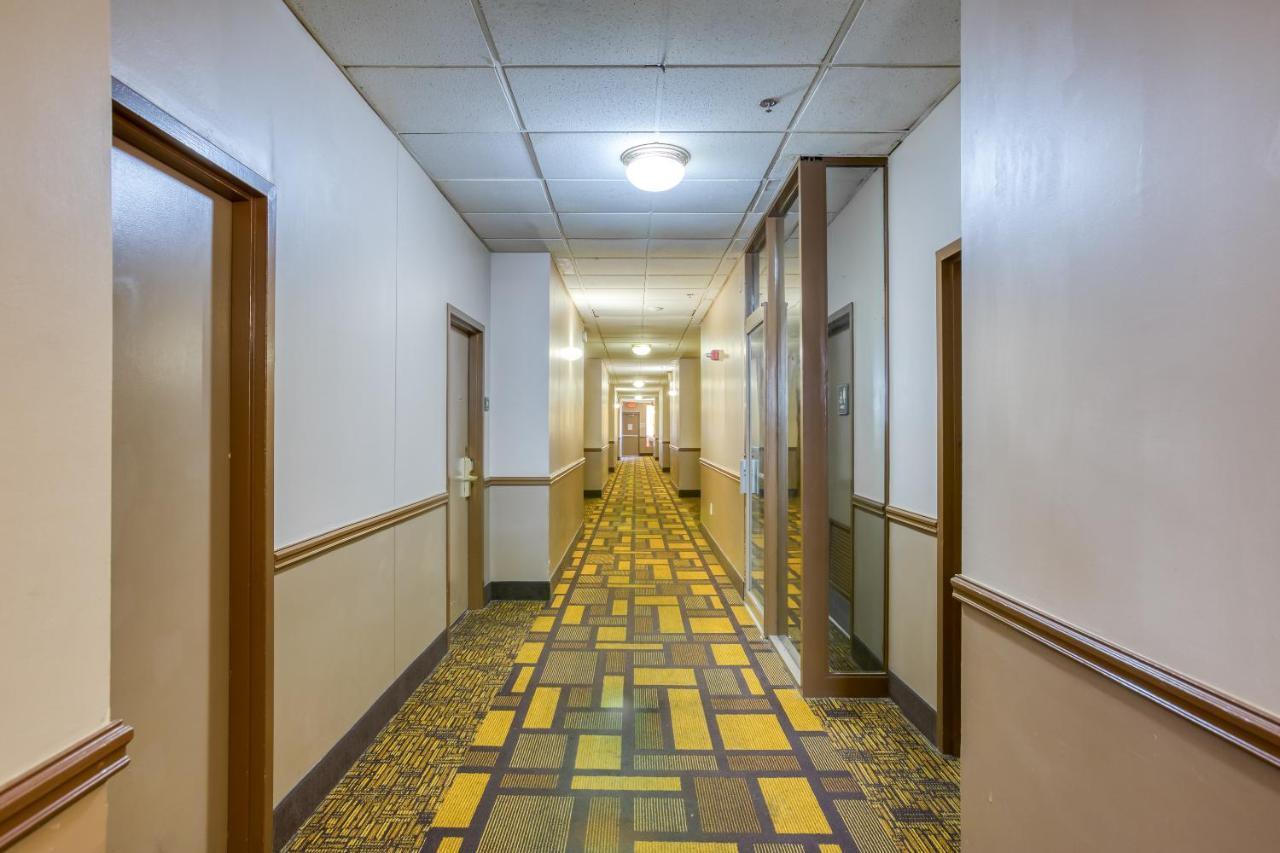 Oyo Hotel Tulsa I-44 Midtown Exterior photo